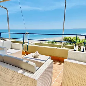 The Dream - Seafront Loft Apartment